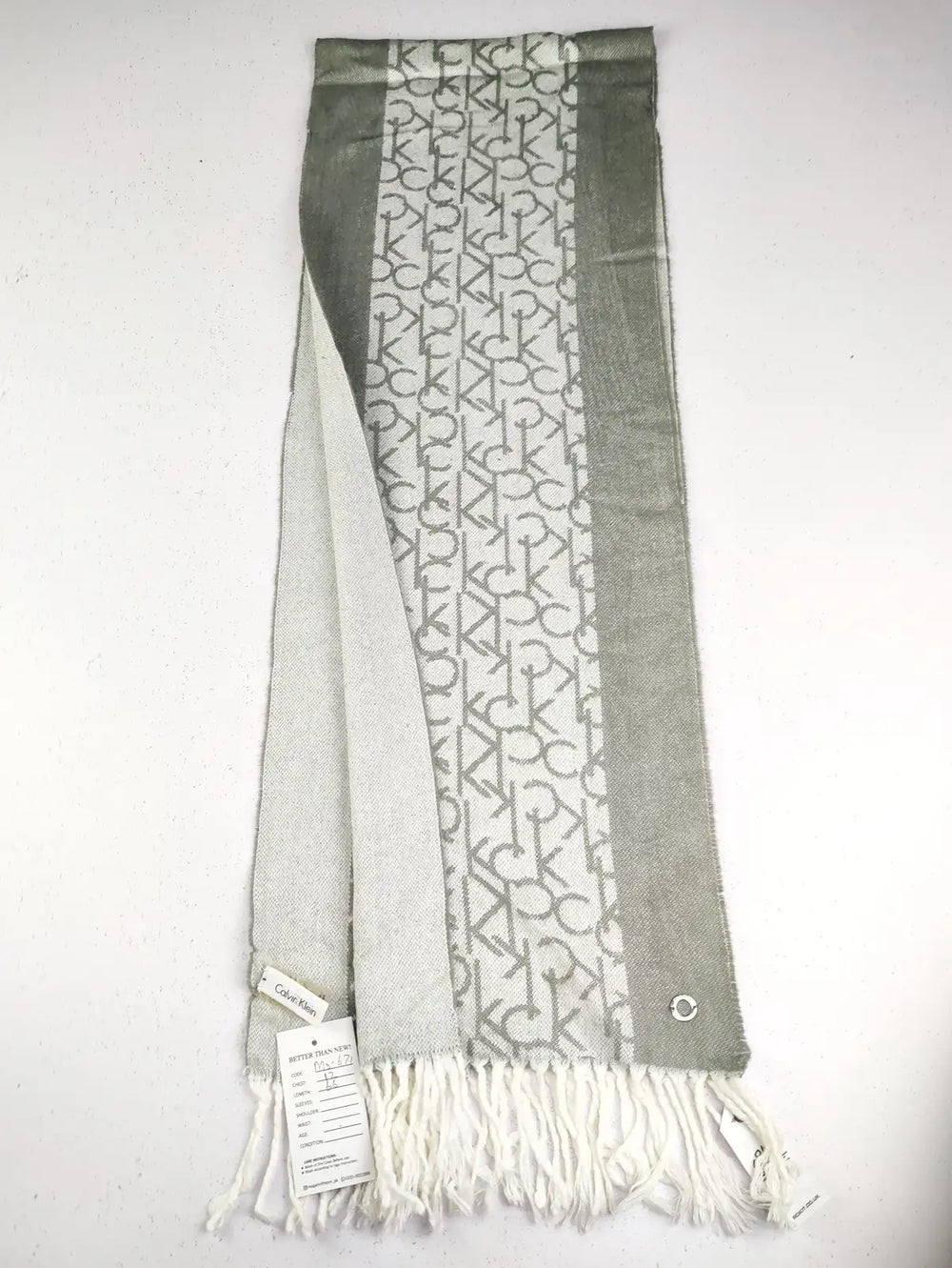 Buy online pre-used pre-loved 100% authentic & Original branded Calvin Klein (MS-671) available in Pakistan. Top international brands avilable.