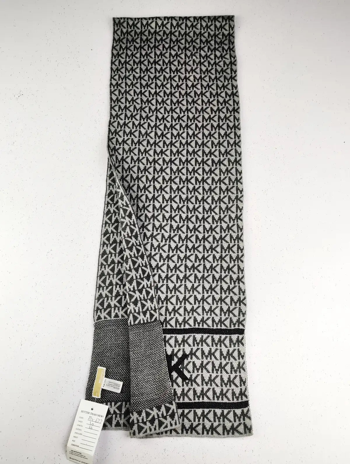 Buy online pre-used pre-loved 100% authentic & Original branded Michael Kors (MS-677) available in Pakistan. Top international brands avilable.