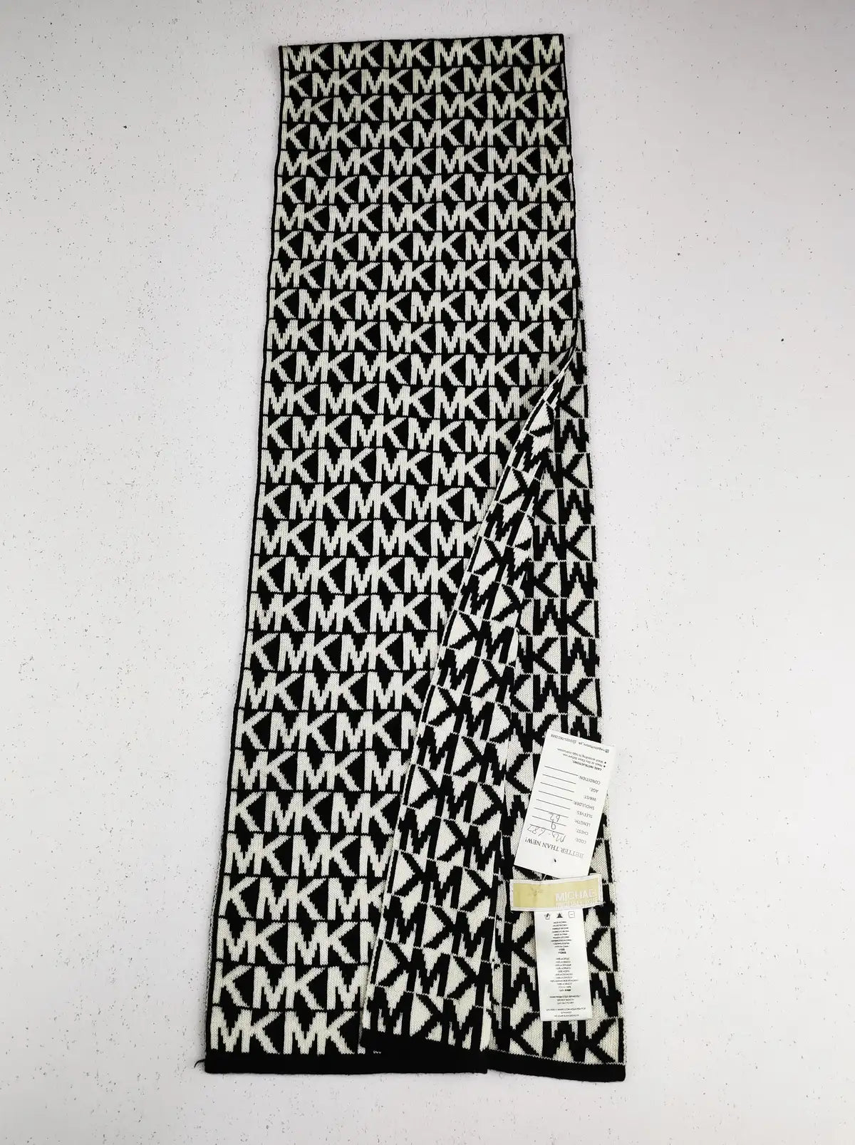 Buy online pre-used pre-loved 100% authentic & Original branded Michael Kors (MS-687) available in Pakistan. Top international brands avilable.