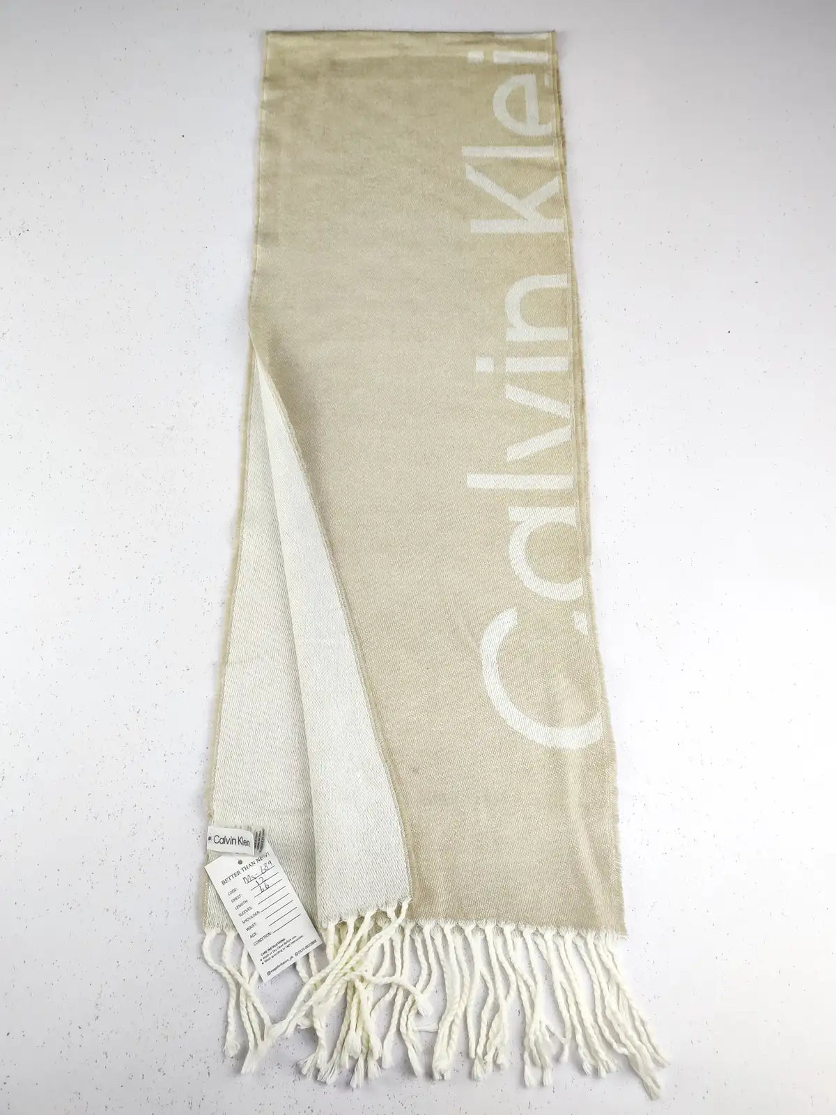 Buy online pre-used pre-loved 100% authentic & Original branded Calvin Klein (MS-689) available in Pakistan. Top international brands avilable.