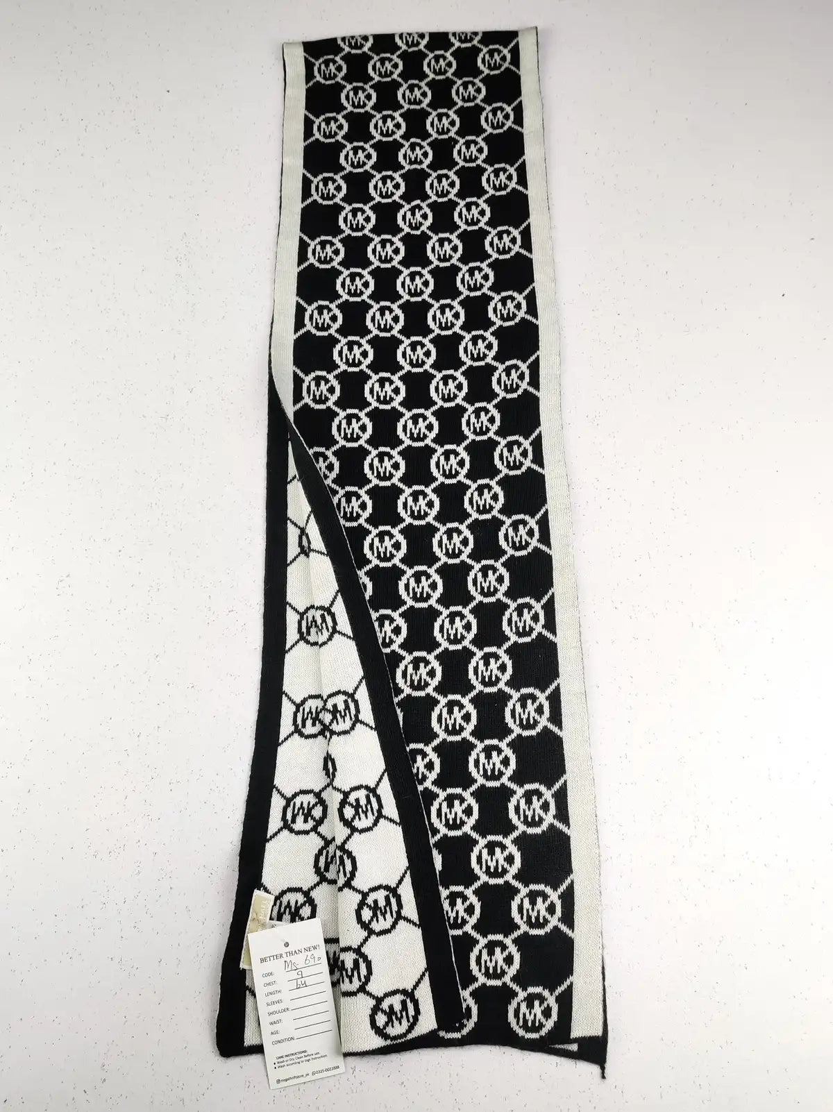 Buy online pre-used pre-loved 100% authentic & Original branded Michael Kors (MS-690) available in Pakistan. Top international brands avilable.