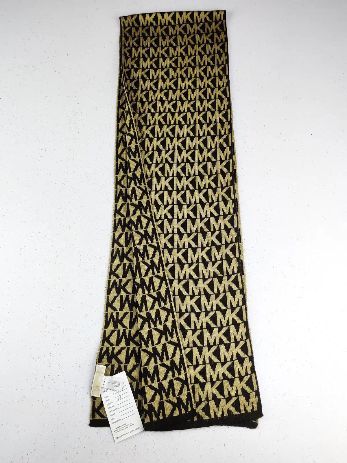 Buy online pre-used pre-loved 100% authentic & Original branded Michael Kors (MS-717) available in Pakistan. Top international brands avilable.