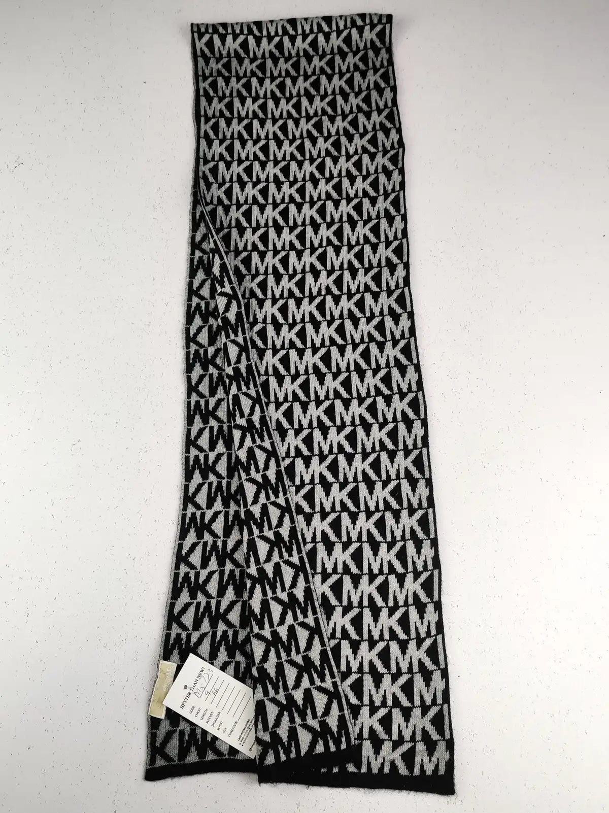 Buy online pre-used pre-loved 100% authentic & Original branded Michael Kors (MS-723) available in Pakistan. Top international brands avilable.