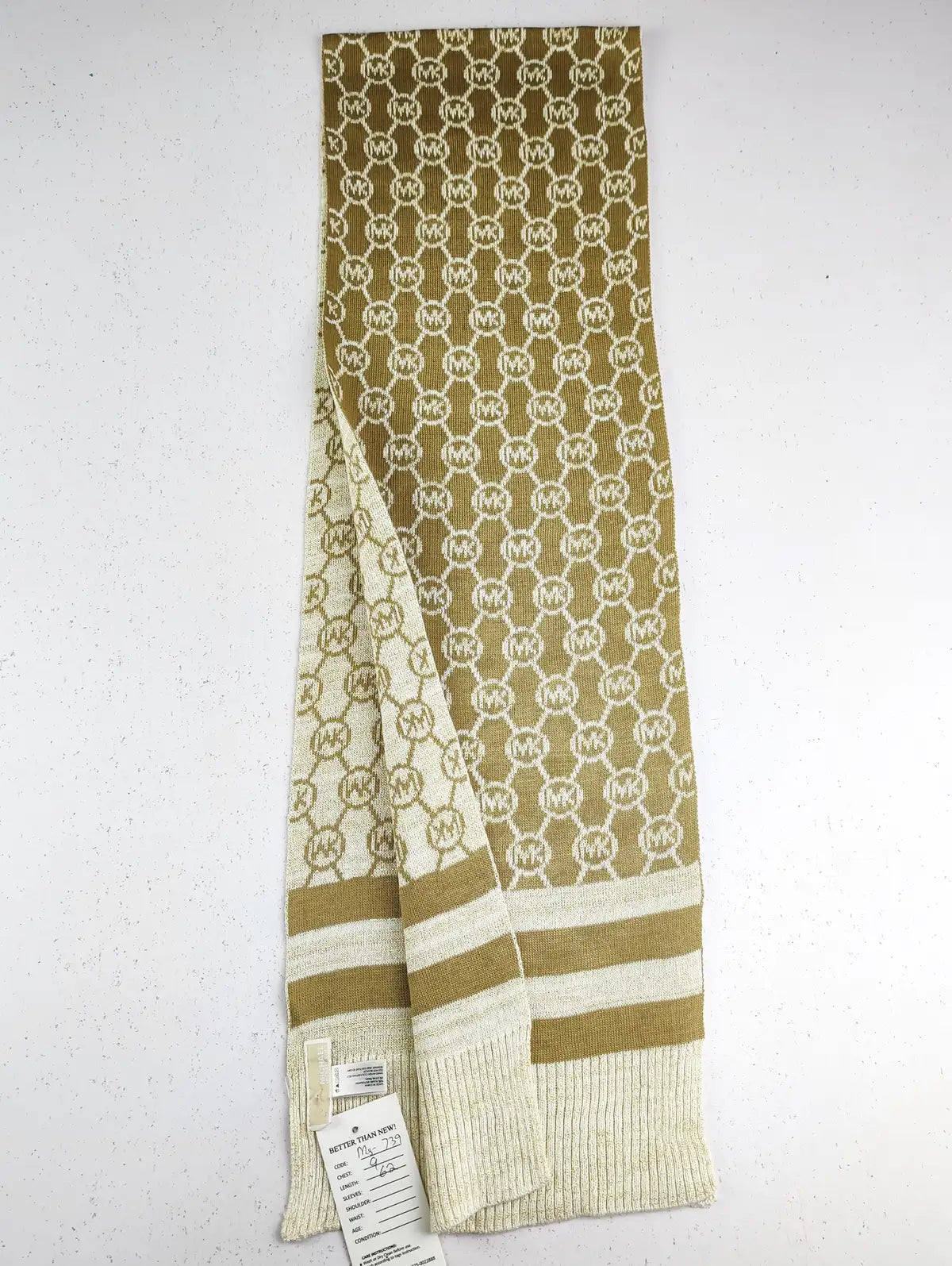 Buy online pre-used pre-loved 100% authentic & Original branded Michael Kors (MS-739) available in Pakistan. Top international brands avilable.