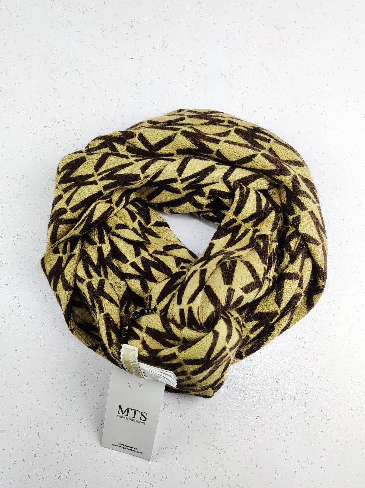 Buy online pre-used pre-loved 100% authentic & Original branded Michael Kors (MS-749) available in Pakistan. Top international brands avilable.