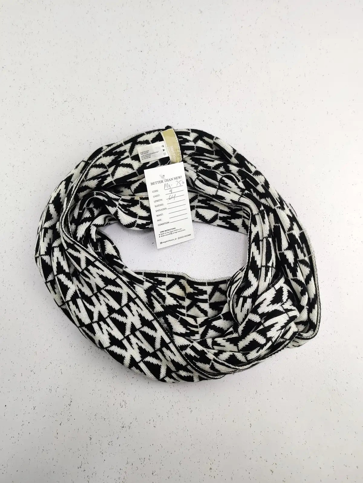 Buy online pre-used pre-loved 100% authentic & Original branded Michael Kors (MS-750) available in Pakistan. Top international brands avilable.