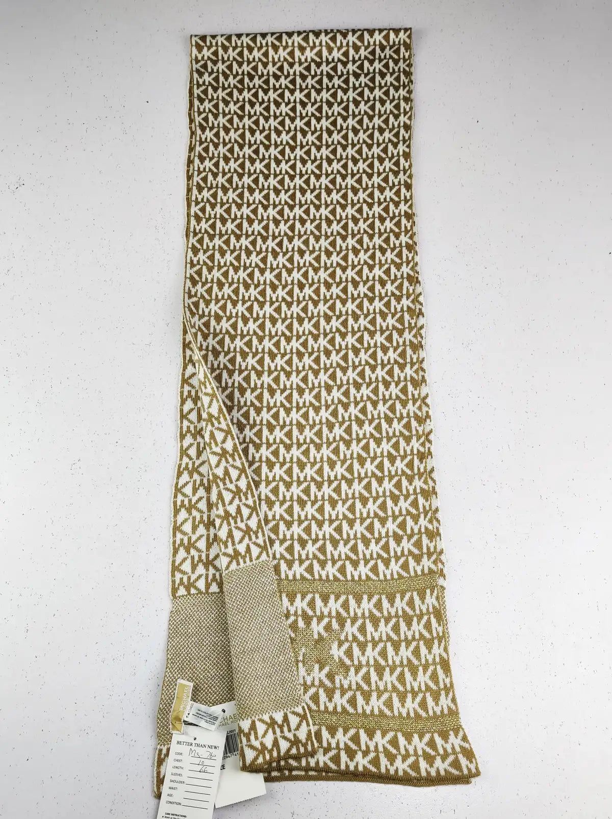 Buy online pre-used pre-loved 100% authentic & Original branded Michael Kors (MS-760) available in Pakistan. Top international brands avilable.