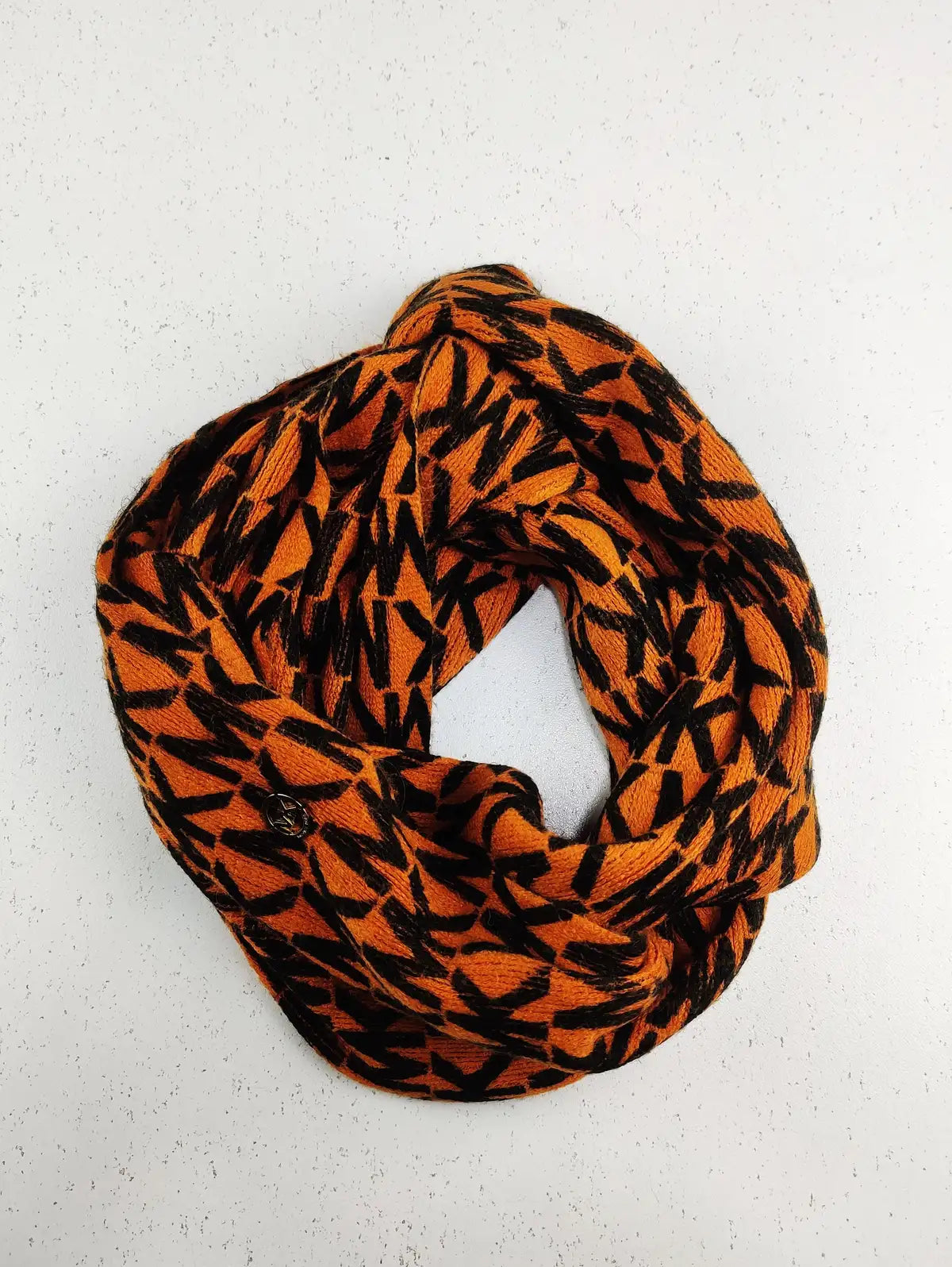 Buy online pre-used pre-loved 100% authentic & Original branded Michael Kors (MS-766) available in Pakistan. Top international brands avilable.