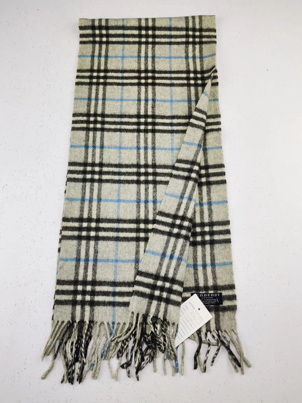 Buy online pre-used pre-loved 100% authentic & Original branded Burberry (MS-775) available in Pakistan. Top international brands avilable.