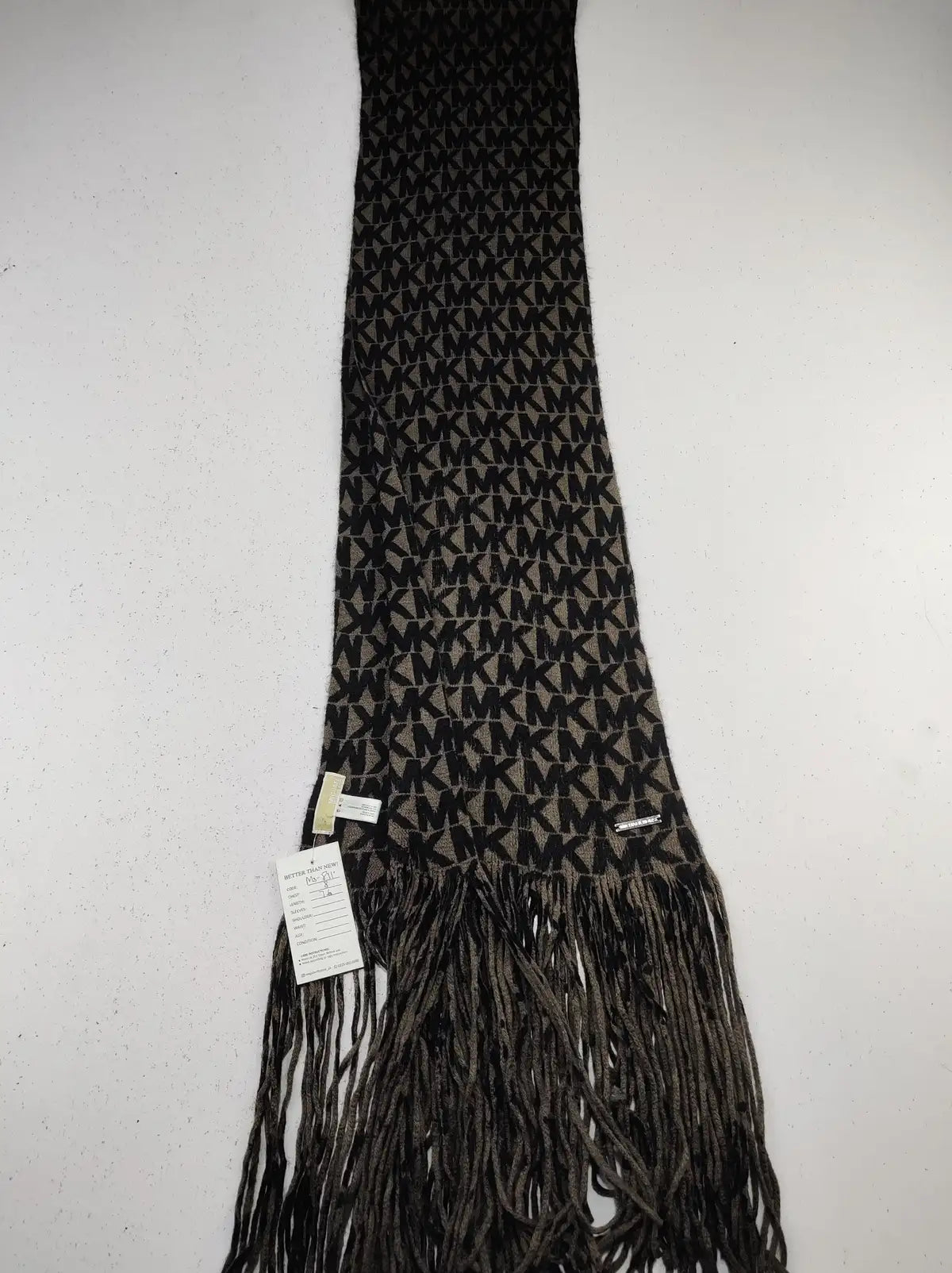 Buy online pre-used pre-loved 100% authentic & Original branded Michael Kors (MS-811) available in Pakistan. Top international brands avilable.