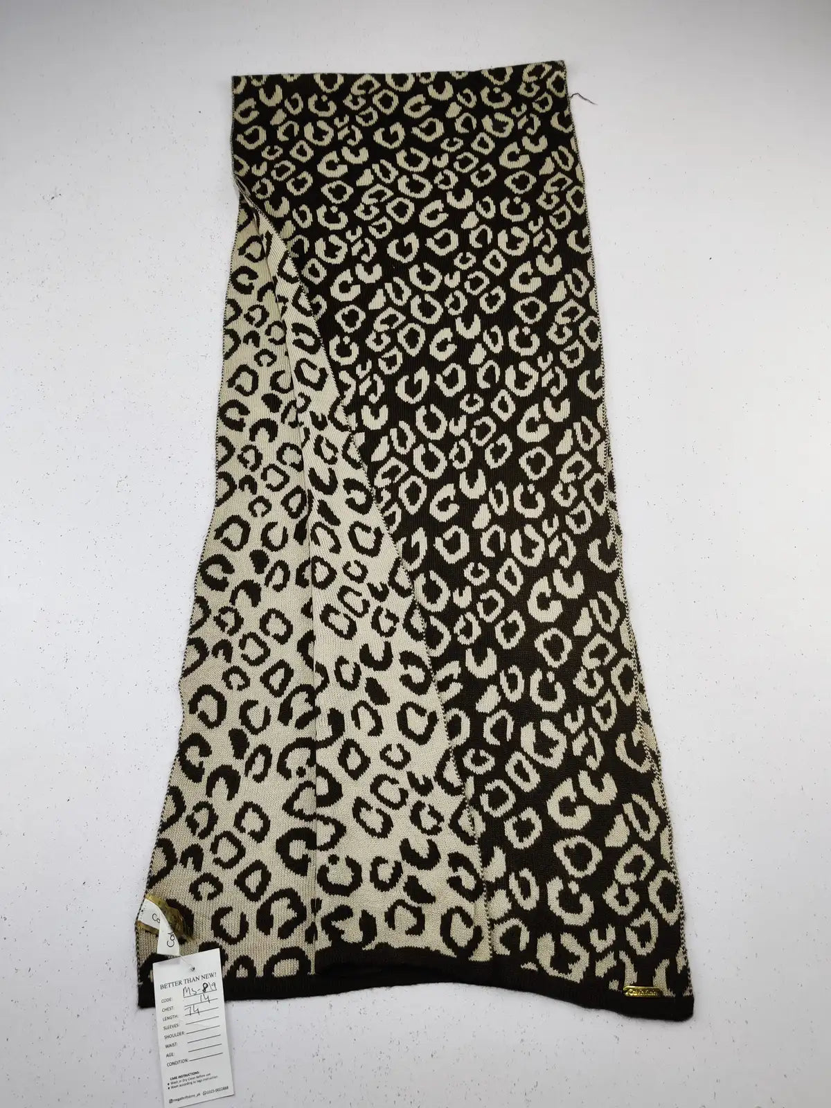 Buy online pre-used pre-loved 100% authentic & Original branded Calvin Klein (MS-819) available in Pakistan. Top international brands avilable.
