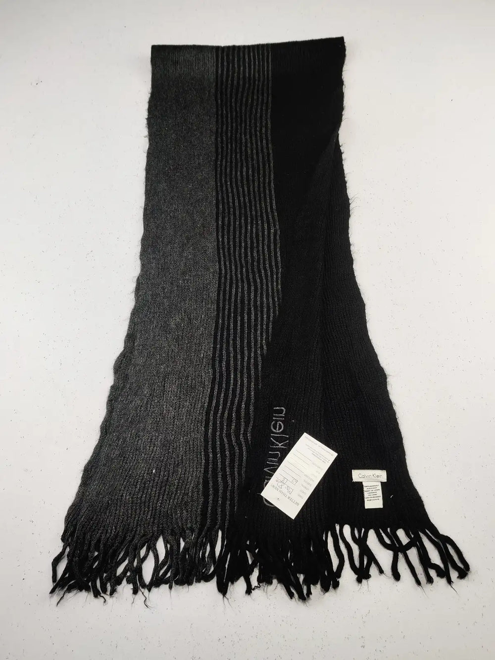 Buy online pre-used pre-loved 100% authentic & Original branded Calvin Klein (MS-820) available in Pakistan. Top international brands avilable.
