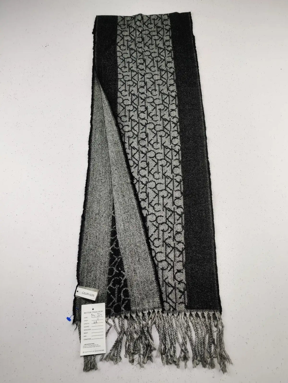 Buy online pre-used pre-loved 100% authentic & Original branded Calvin Klein (MS-821) available in Pakistan. Top international brands avilable.