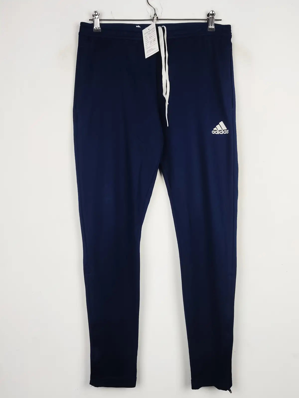Buy online pre-used pre-loved 100% authentic & Original branded Adidas (MT-1051) available in Pakistan. Top international brands avilable.