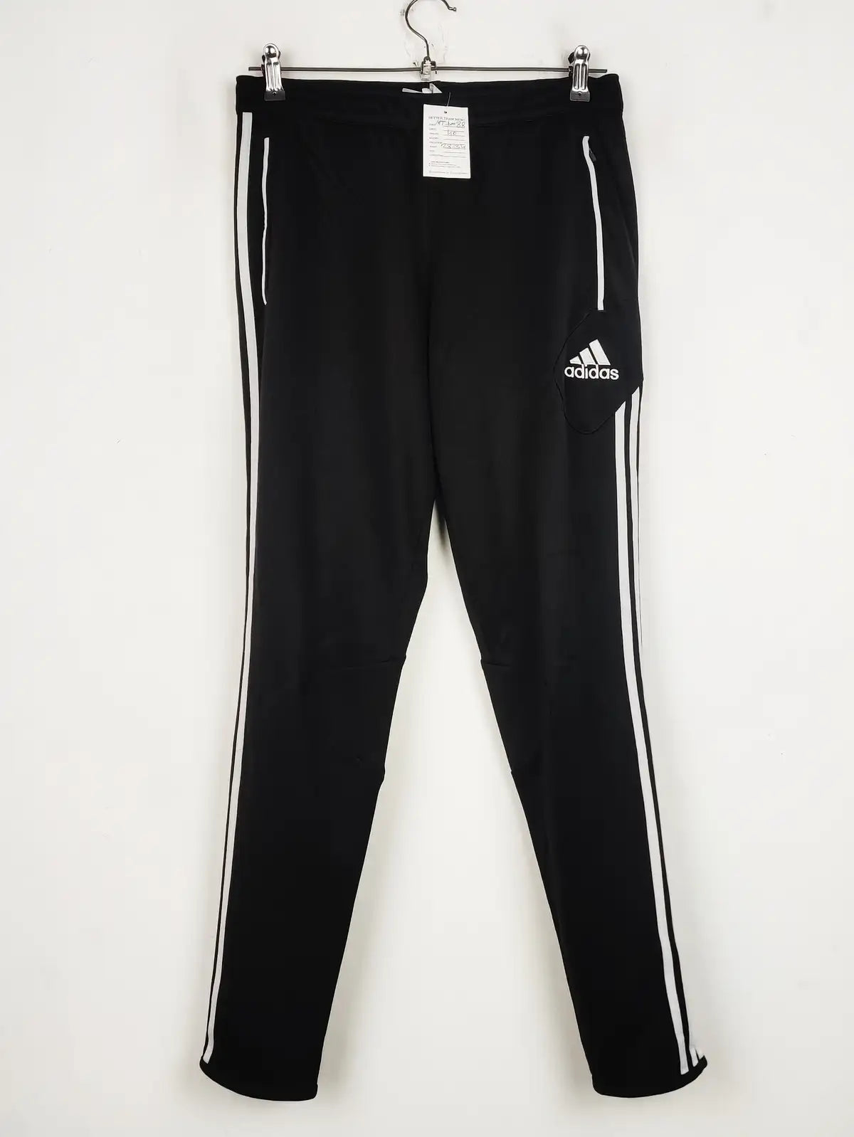 Buy online pre-used pre-loved 100% authentic & Original branded Adidas (MT-1088) available in Pakistan. Top international brands avilable.