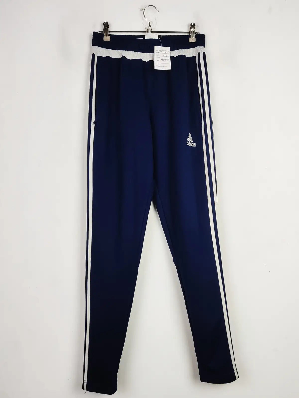 Buy online pre-used pre-loved 100% authentic & Original branded Adidas (MT-1095) available in Pakistan. Top international brands avilable.