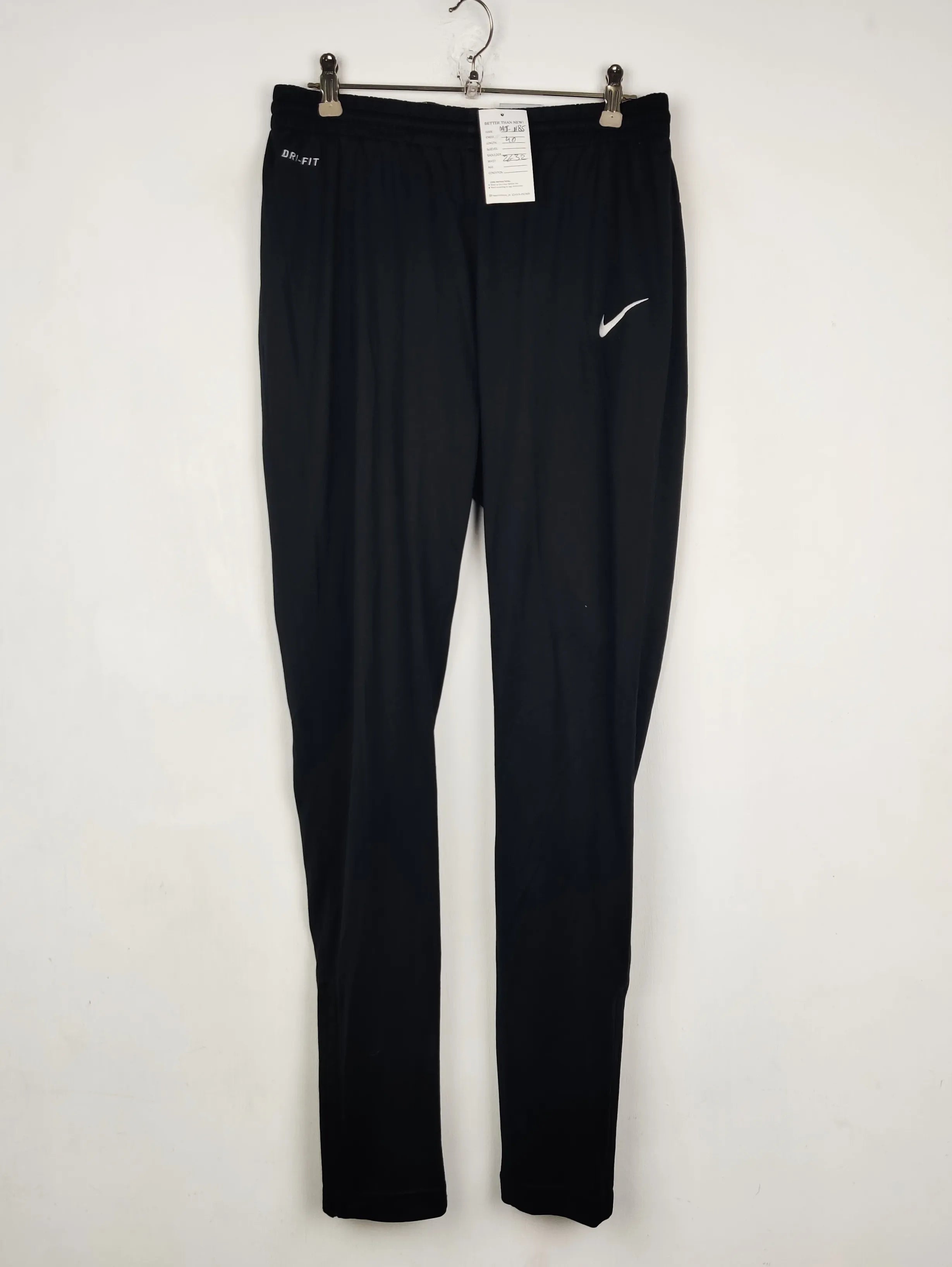 Buy online pre-used pre-loved 100% authentic & Original branded Nike (MT-1185) available in Pakistan. Top international brands avilable.