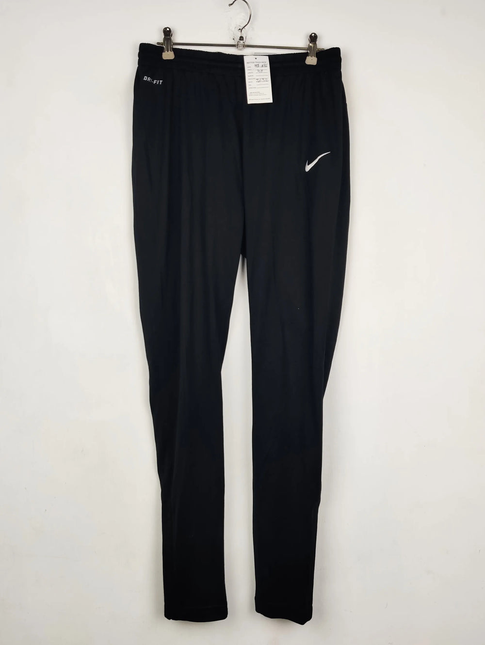 Buy online pre-used pre-loved 100% authentic & Original branded Nike (MT-1185) available in Pakistan. Top international brands avilable.