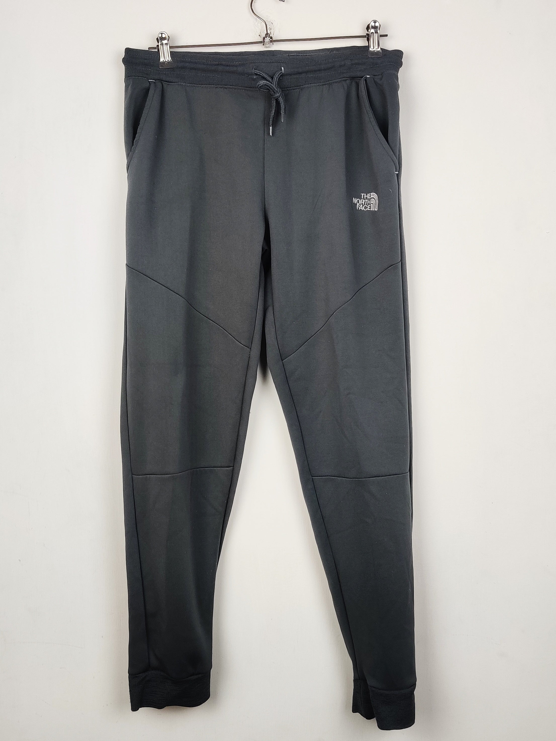 Buy online pre-used pre-loved 100% authentic & Original branded The North Face (MT-1228) available in Pakistan. Top international brands avilable.