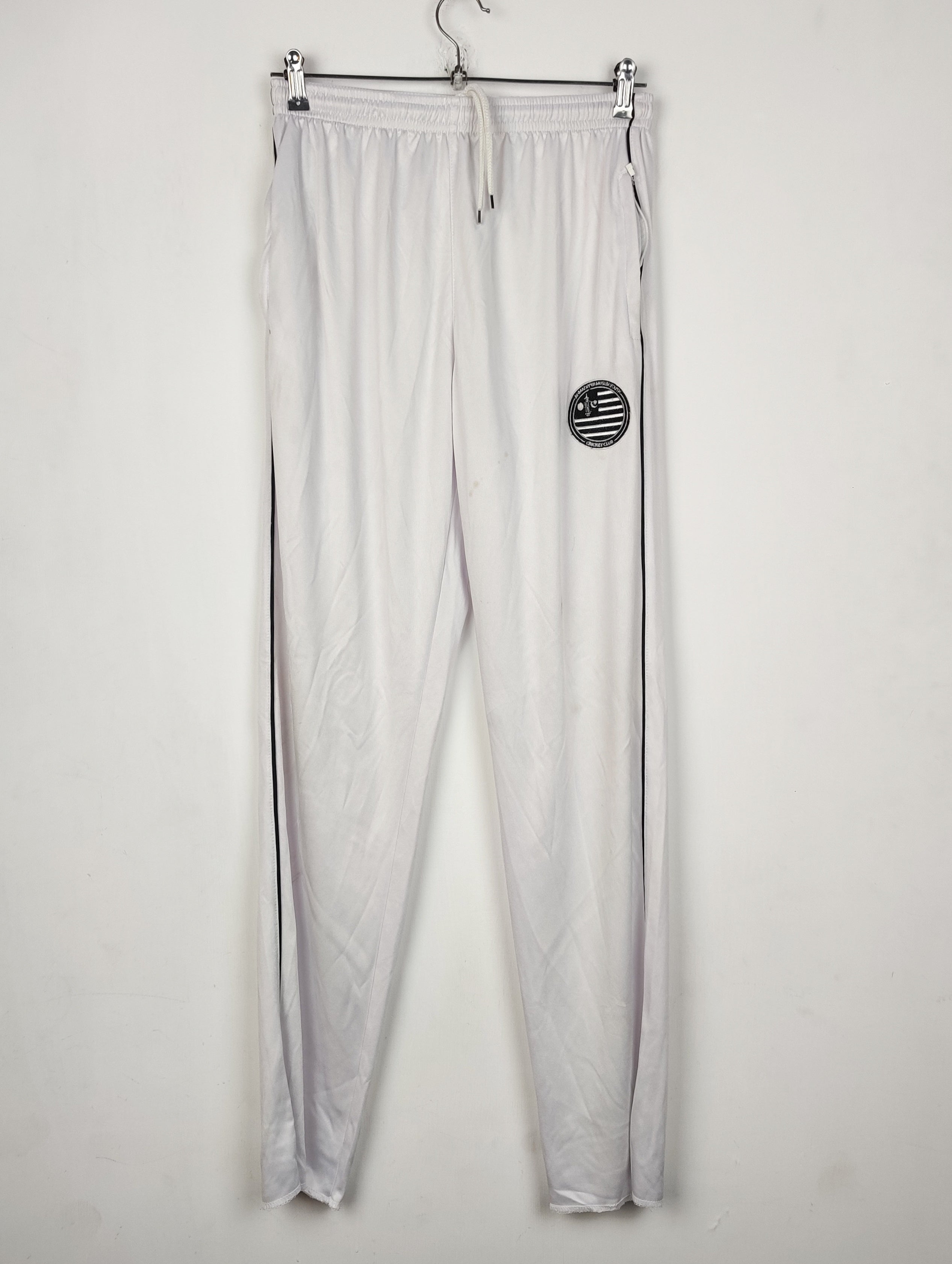 Buy online pre-used pre-loved 100% authentic & Original branded Unknown Brand (MT-1231) available in Pakistan. Top international brands avilable.