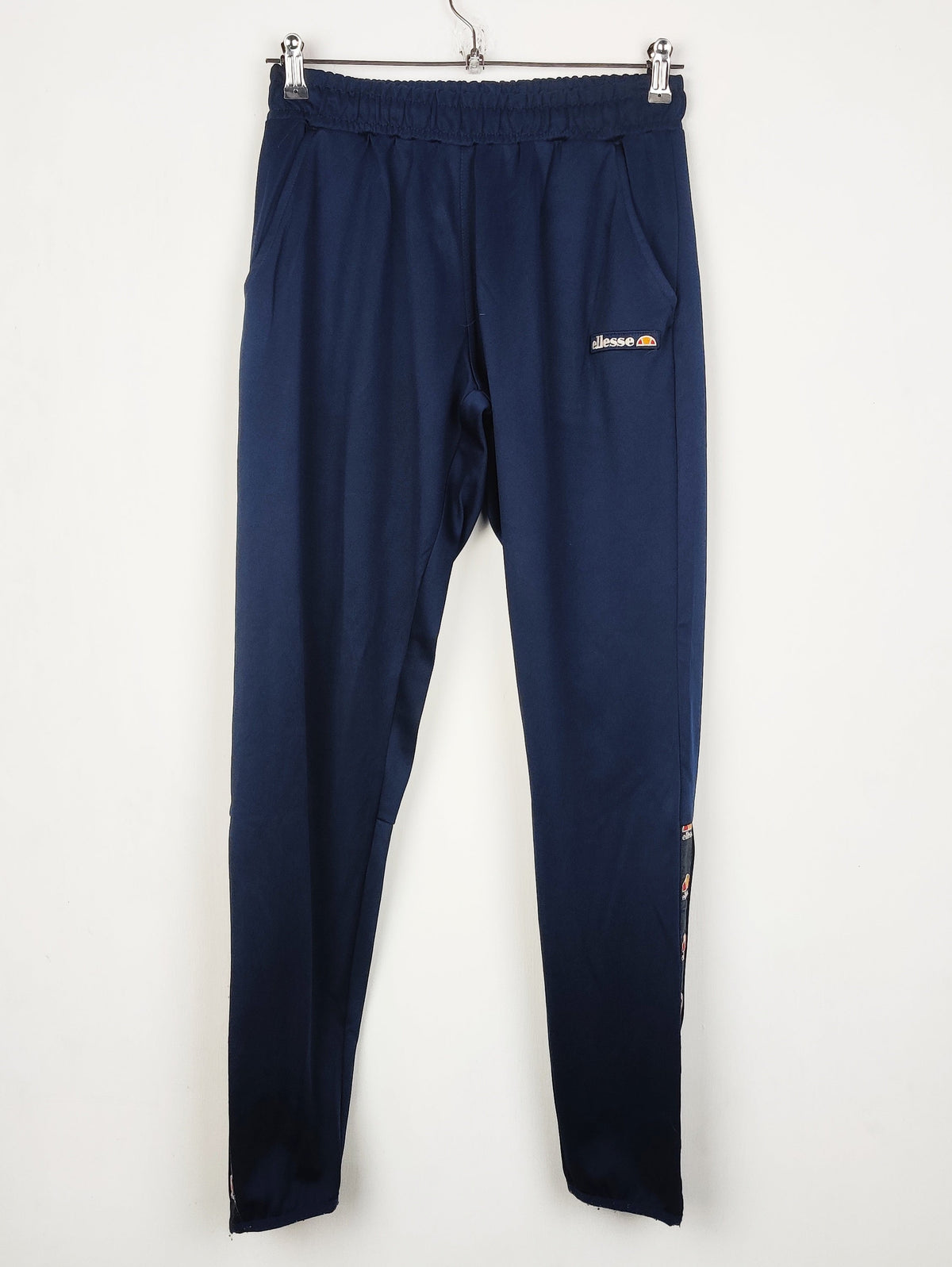 Buy online pre-used pre-loved 100% authentic & Original branded Ellesse (MT-1237) available in Pakistan. Top international brands avilable.