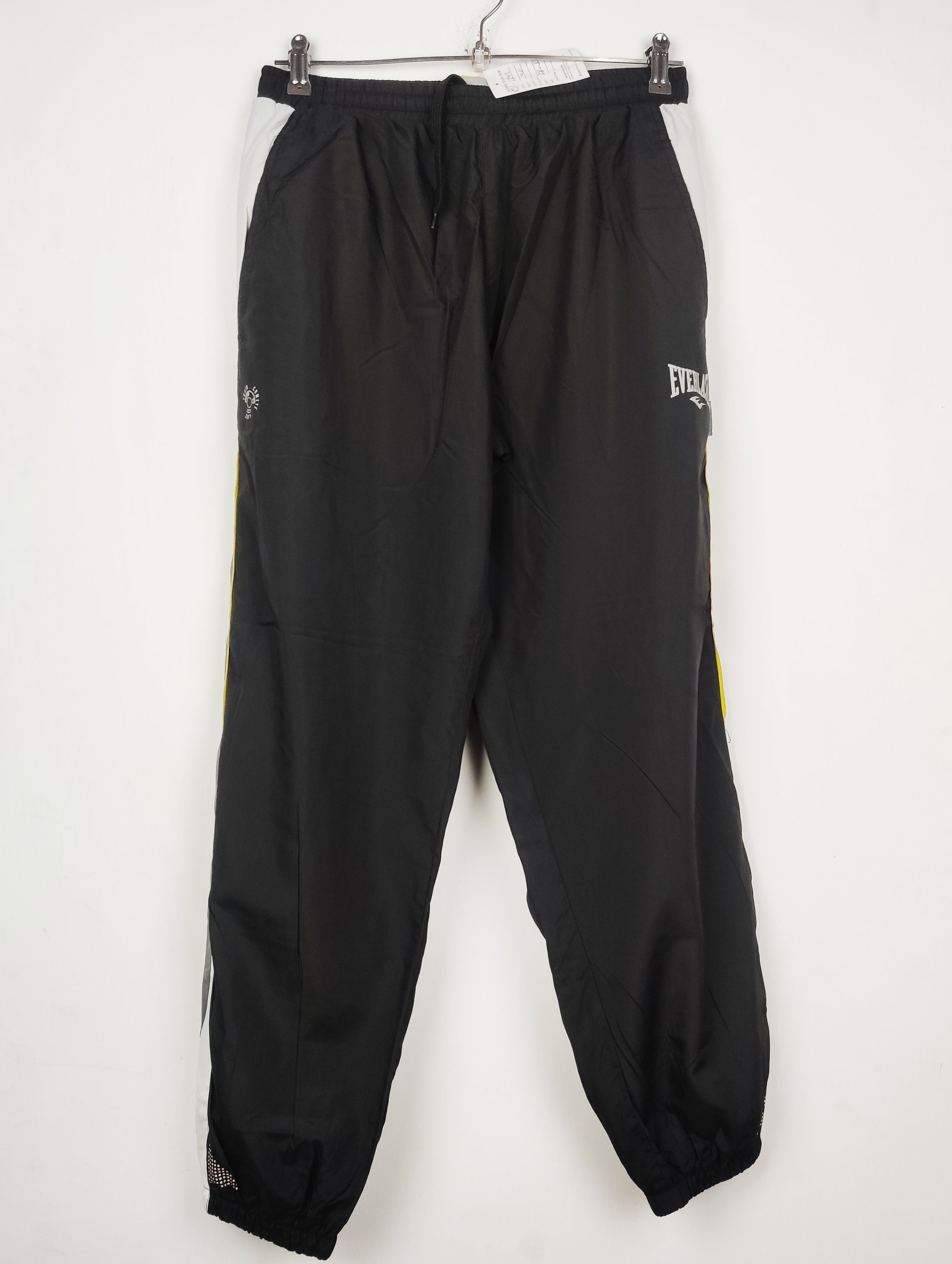 Buy online pre-used pre-loved 100% authentic & Original branded Everlast (MT-1242) available in Pakistan. Top international brands avilable.