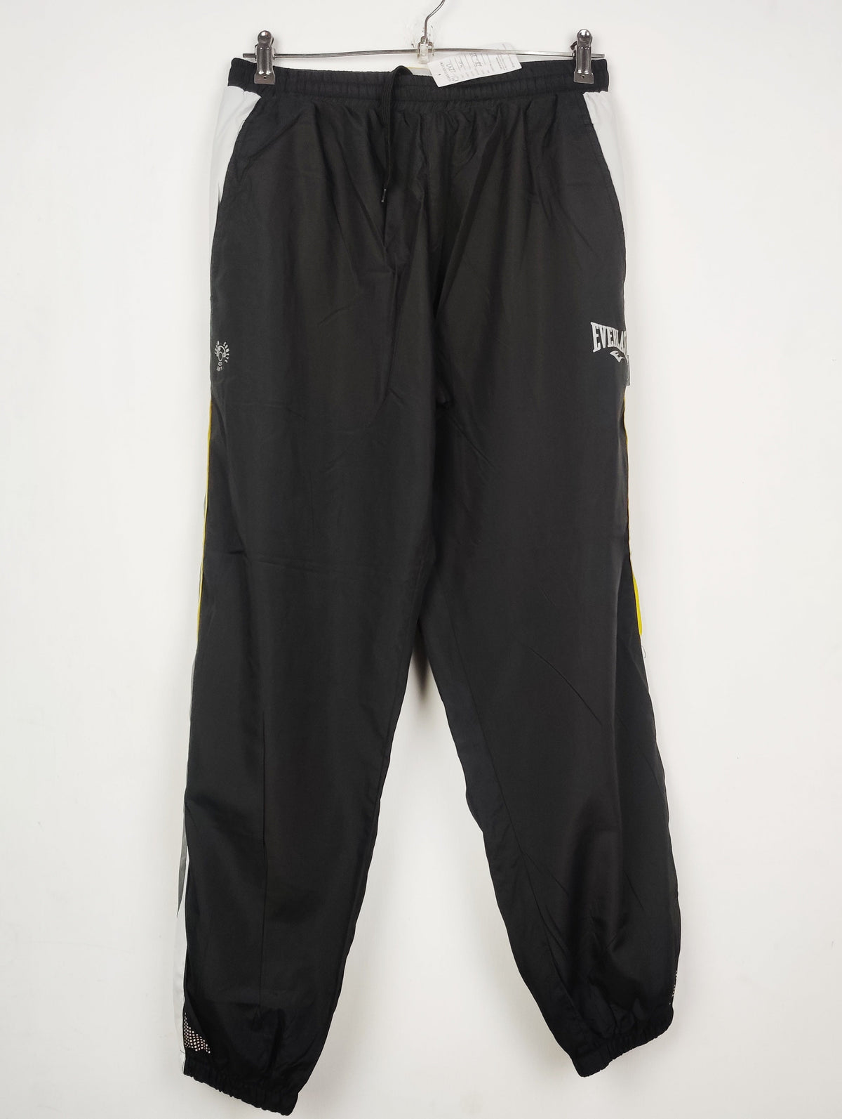 Buy online pre-used pre-loved 100% authentic & Original branded Everlast (MT-1242) available in Pakistan. Top international brands avilable.