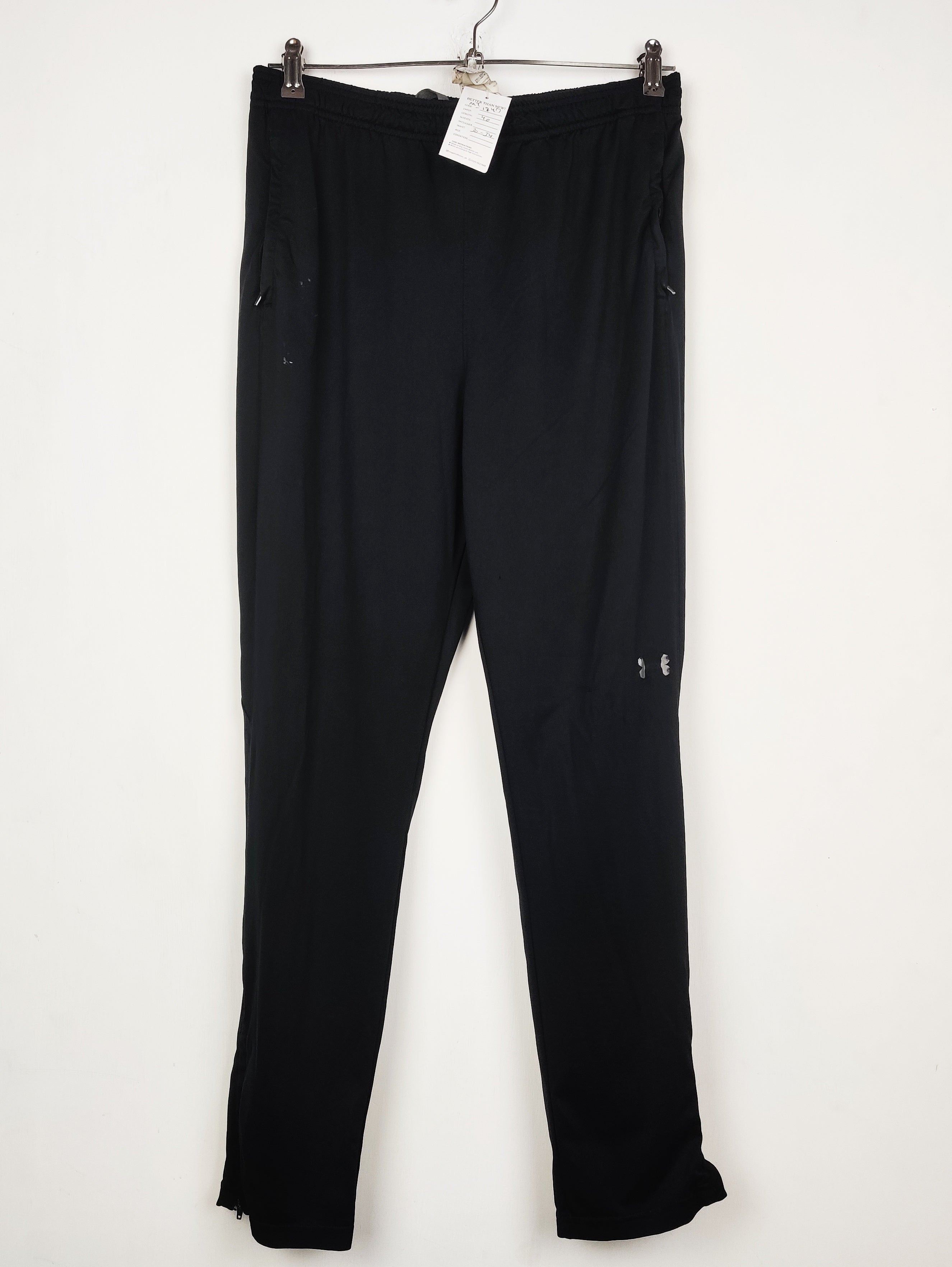 Buy online pre-used pre-loved 100% authentic & Original branded Under Armour (MT-1247) available in Pakistan. Top international brands avilable.