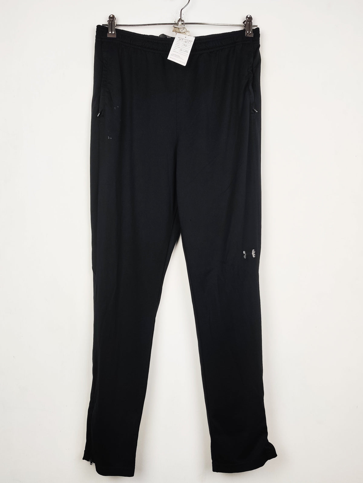 Buy online pre-used pre-loved 100% authentic & Original branded Under Armour (MT-1247) available in Pakistan. Top international brands avilable.