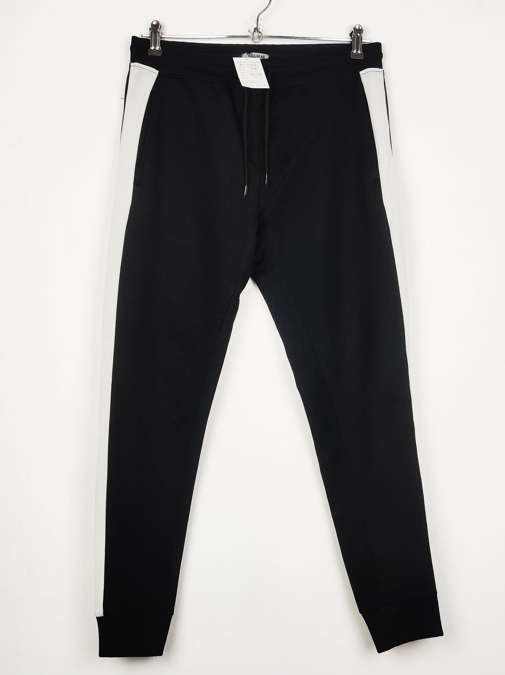 Buy online pre-used pre-loved 100% authentic & Original branded Pull&Bear (MT-1257) available in Pakistan. Top international brands avilable.