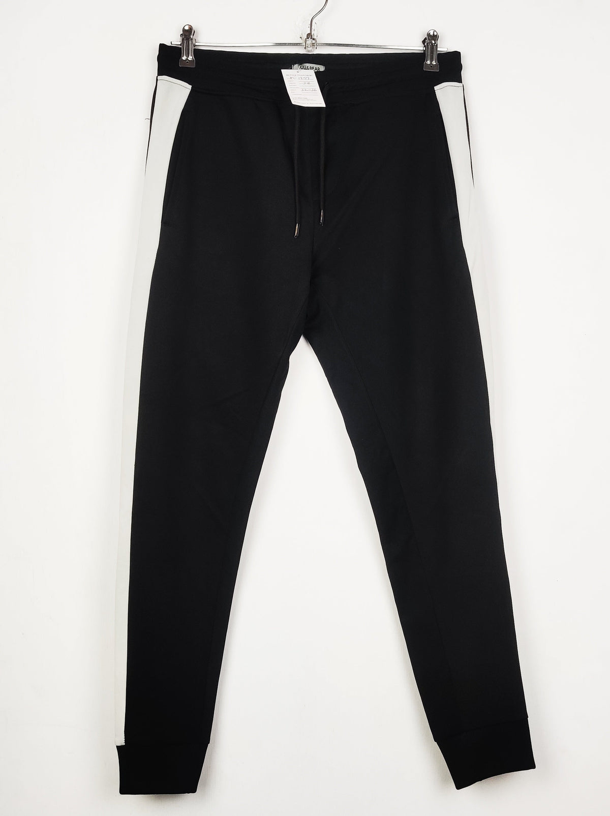 Buy online pre-used pre-loved 100% authentic & Original branded Pull&Bear (MT-1257) available in Pakistan. Top international brands avilable.