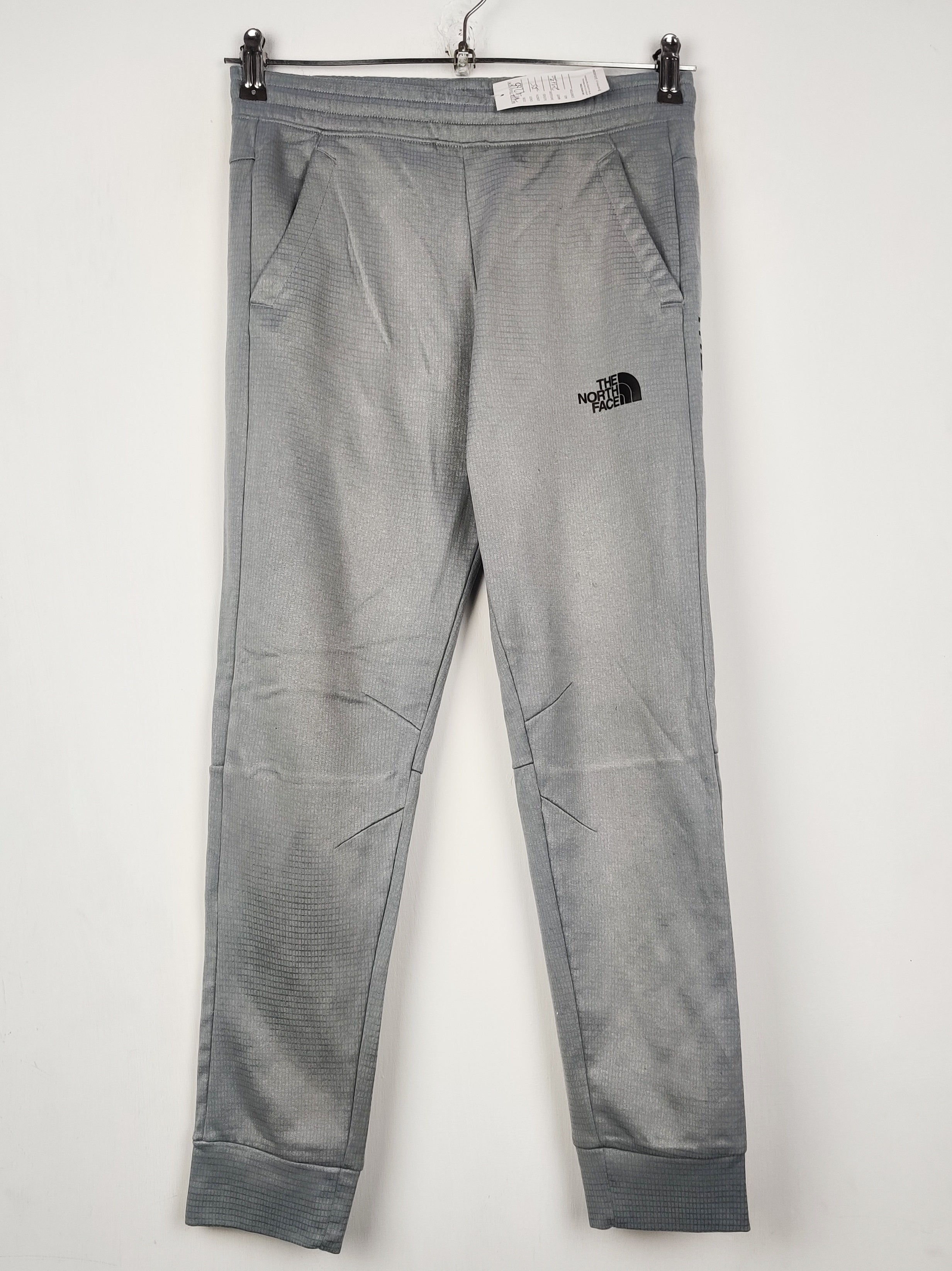 Buy online pre-used pre-loved 100% authentic & Original branded The North Face (MT-1265) available in Pakistan. Top international brands avilable.