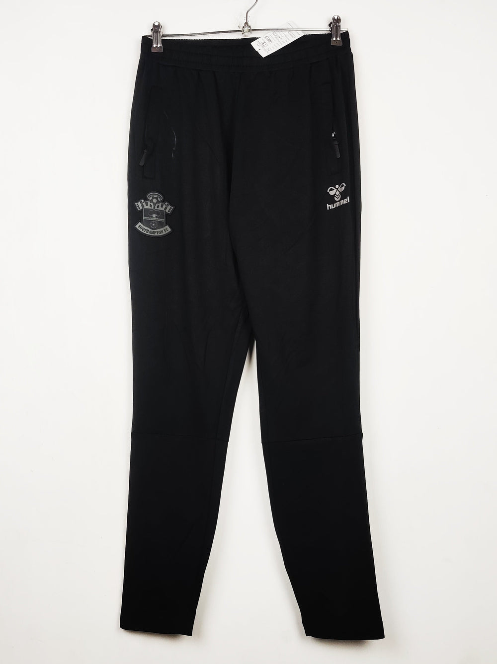 Buy online pre-used pre-loved 100% authentic & Original branded Hummel (MT-1271) available in Pakistan. Top international brands avilable.