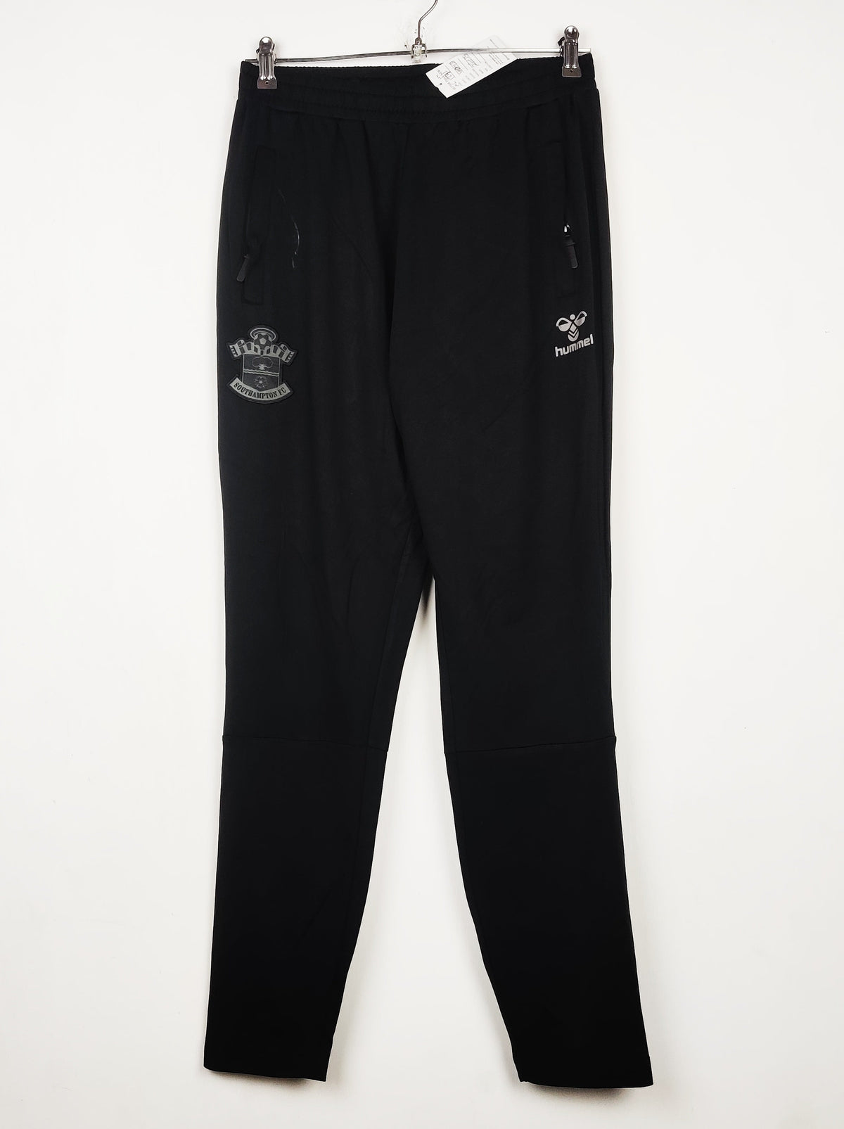 Buy online pre-used pre-loved 100% authentic & Original branded Hummel (MT-1271) available in Pakistan. Top international brands avilable.