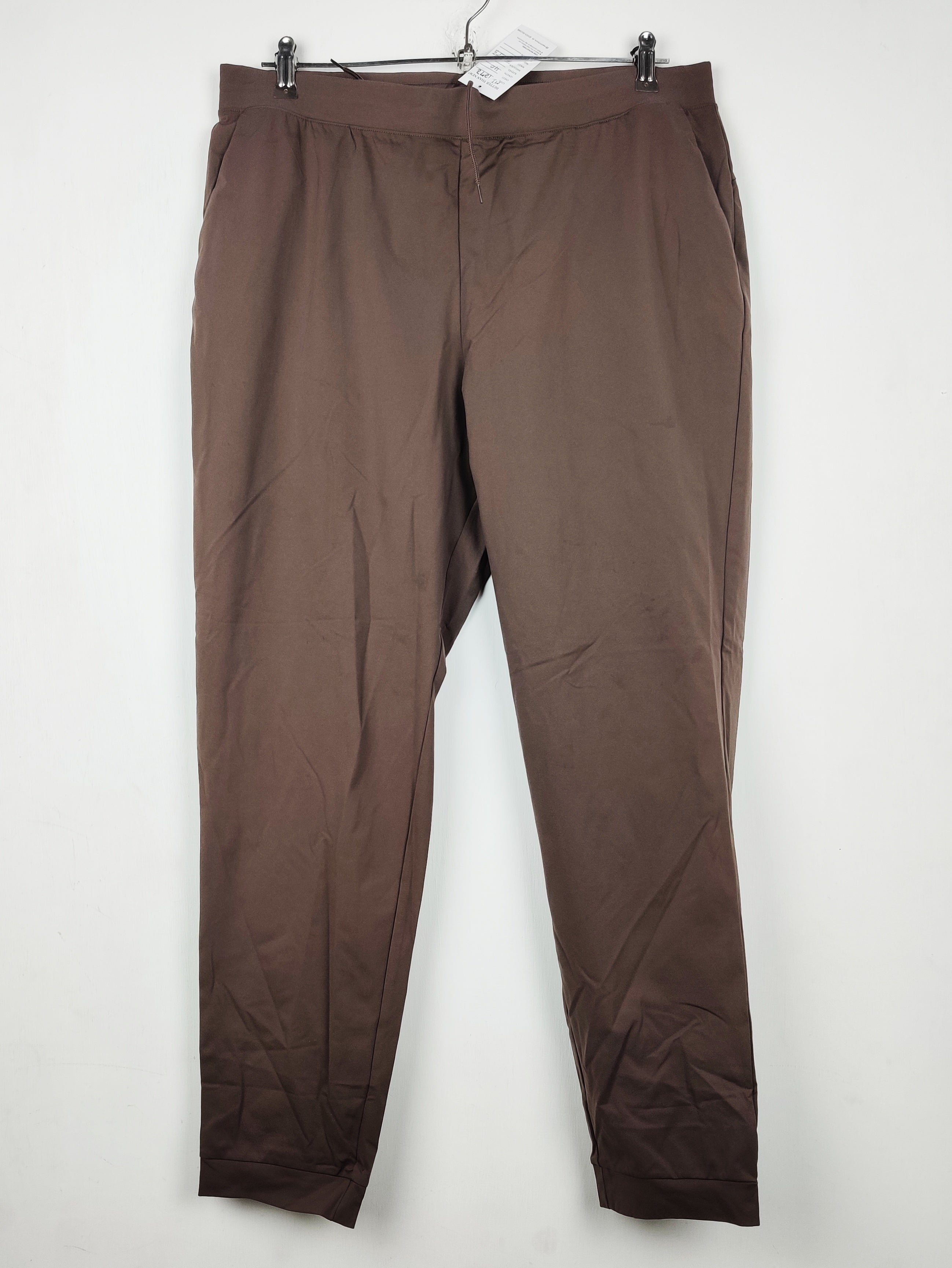 Buy online pre-used pre-loved 100% authentic & Original branded Uniqlo (MT-1272) available in Pakistan. Top international brands avilable.