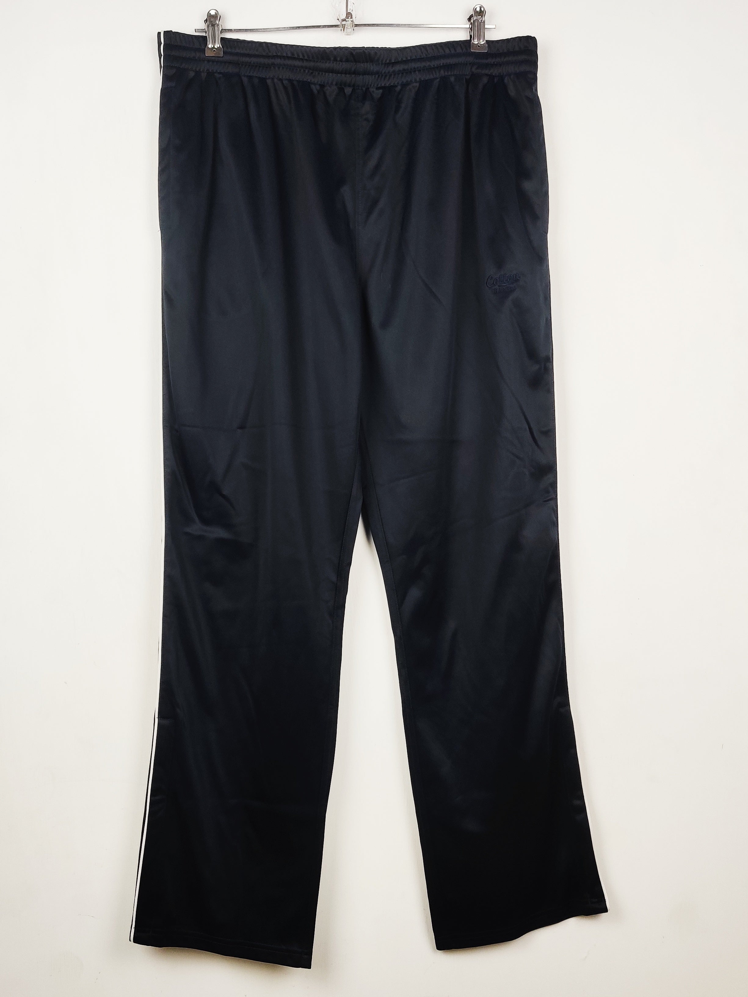 Buy online pre-used pre-loved 100% authentic & Original branded Cotton Traders (MT-1273) available in Pakistan. Top international brands avilable.