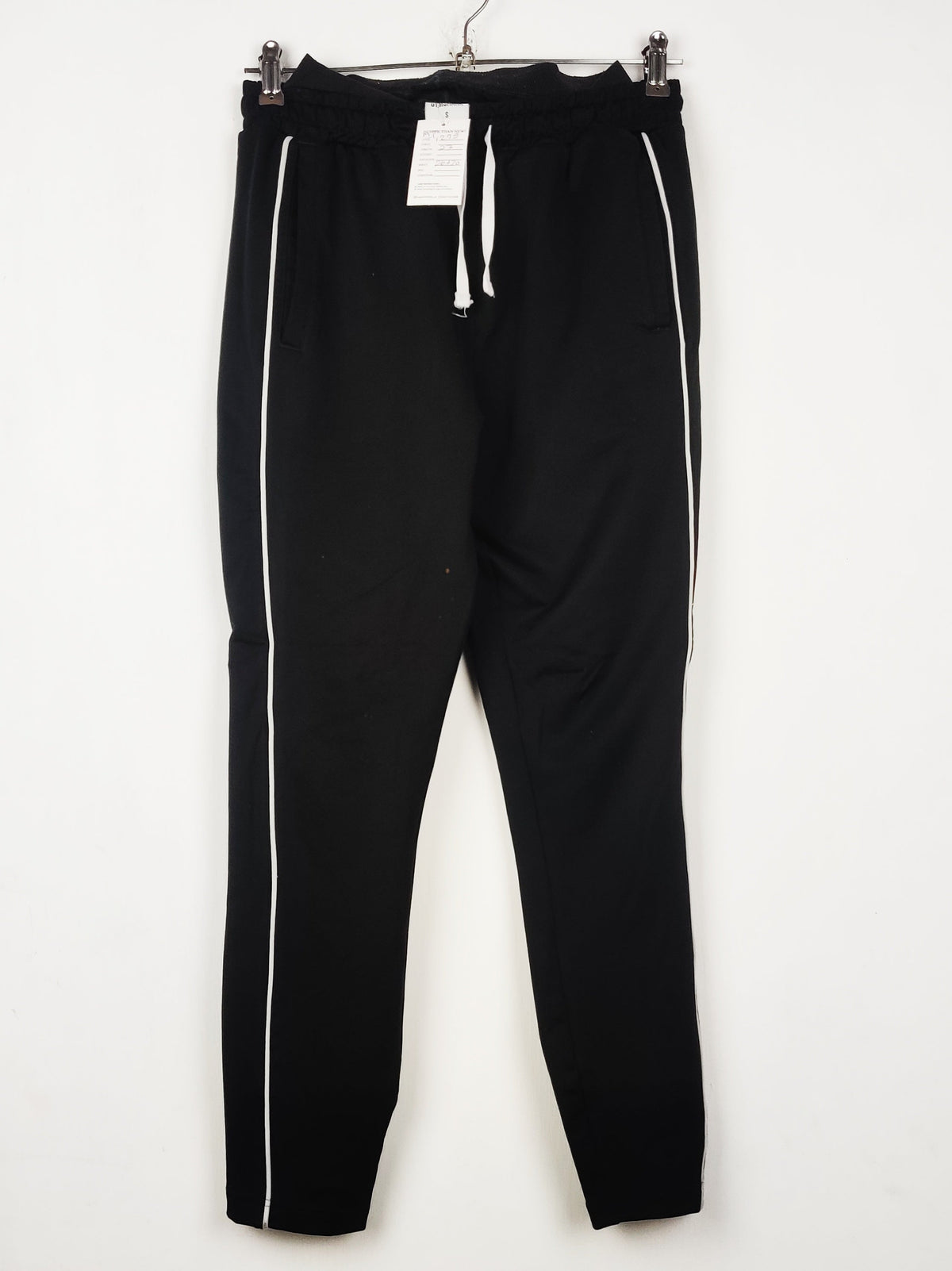 Buy online pre-used pre-loved 100% authentic & Original branded Gymshark (MT-1275) available in Pakistan. Top international brands avilable.