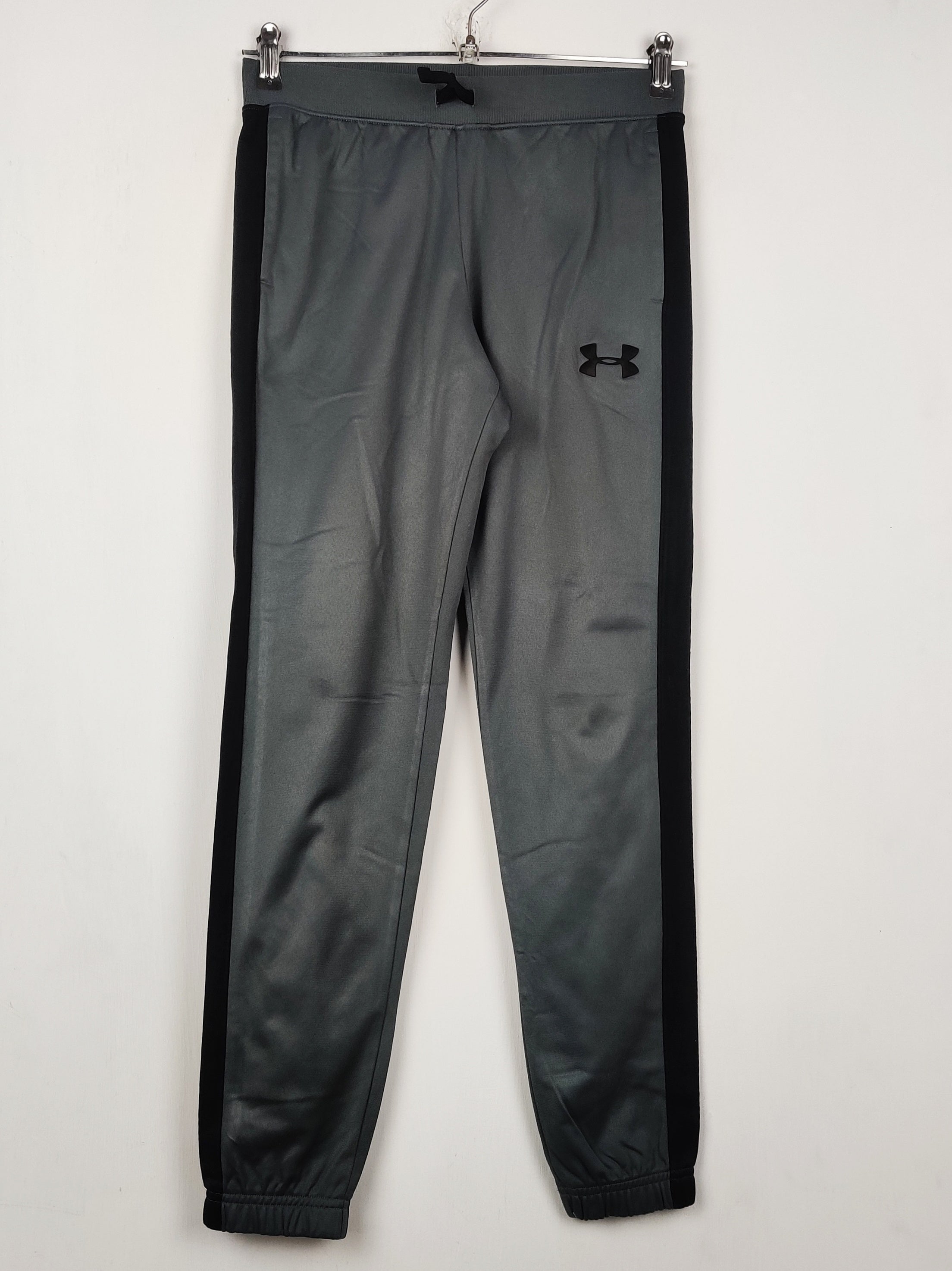 Buy online pre-used pre-loved 100% authentic & Original branded Under Armour (MT-1276) available in Pakistan. Top international brands avilable.