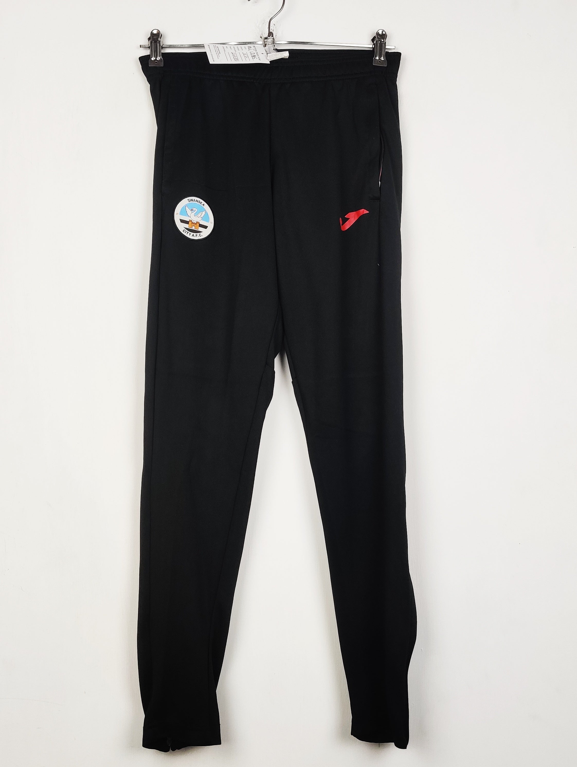 Buy online pre-used pre-loved 100% authentic & Original branded Joma (MT-1285) available in Pakistan. Top international brands avilable.