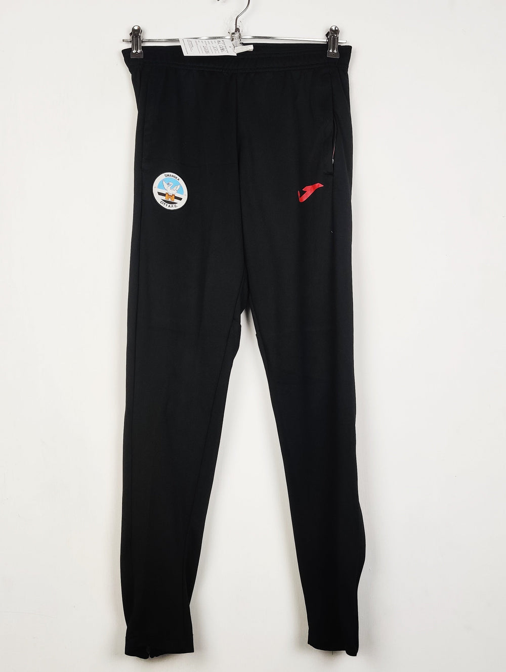 Buy online pre-used pre-loved 100% authentic & Original branded Joma (MT-1285) available in Pakistan. Top international brands avilable.