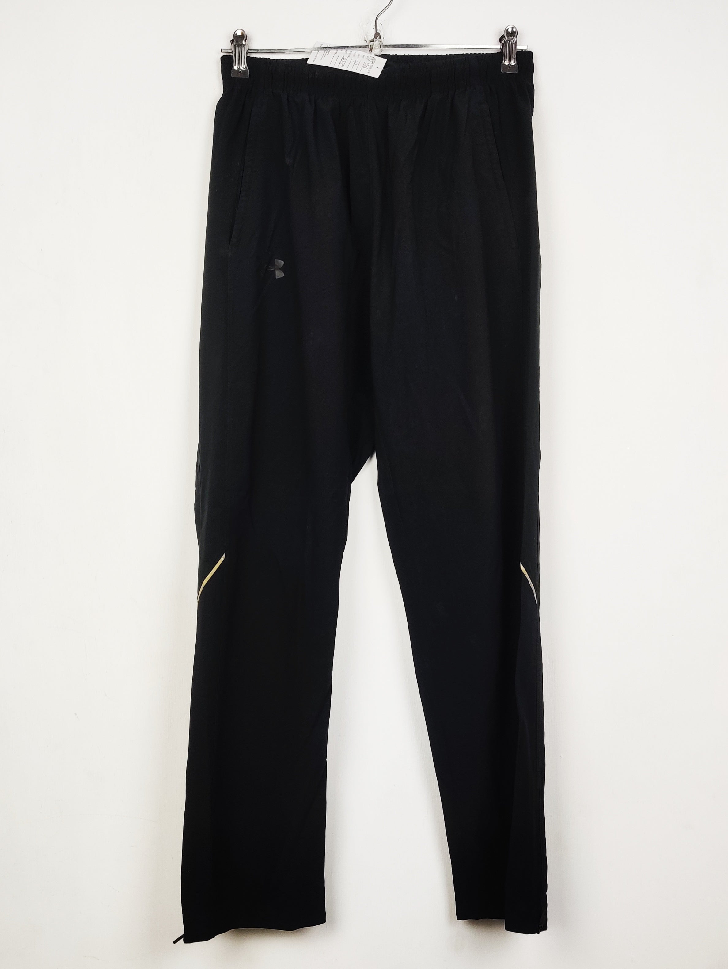 Buy online pre-used pre-loved 100% authentic & Original branded Under Armour (MT-1303) available in Pakistan. Top international brands avilable.