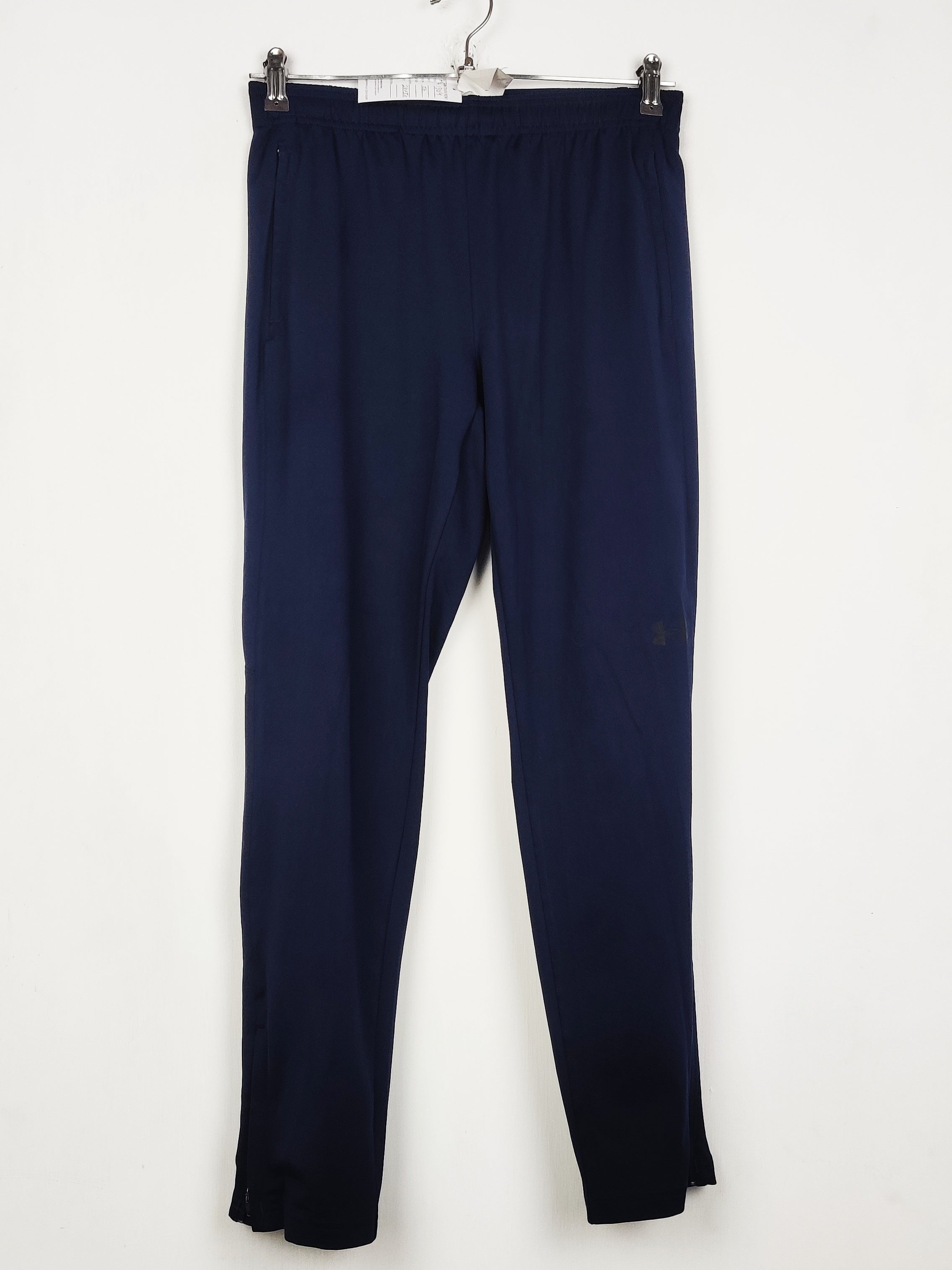 Buy online pre-used pre-loved 100% authentic & Original branded Under Armour (MT-1304) available in Pakistan. Top international brands avilable.