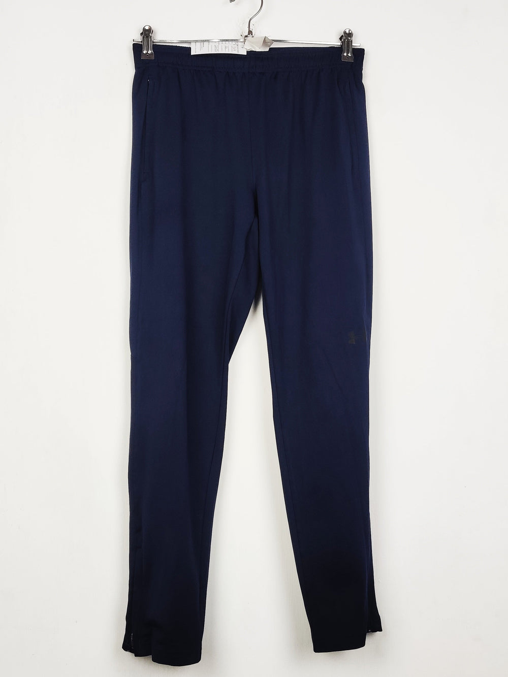 Buy online pre-used pre-loved 100% authentic & Original branded Under Armour (MT-1304) available in Pakistan. Top international brands avilable.