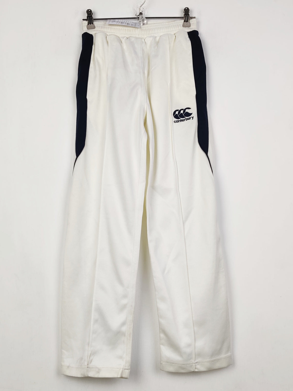 Buy online pre-used pre-loved 100% authentic & Original branded Canterbury (MT-1312) available in Pakistan. Top international brands avilable.