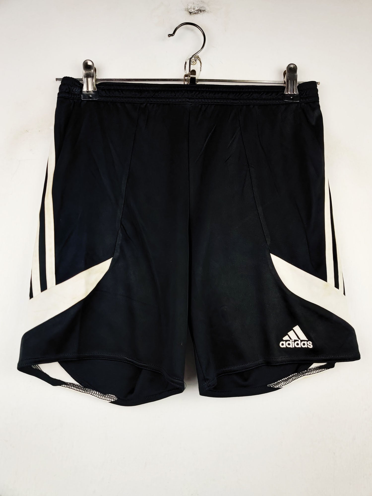 Buy online pre-used pre-loved 100% authentic & Original branded Adidas (NL-1023) available in Pakistan. Top international brands avilable.
