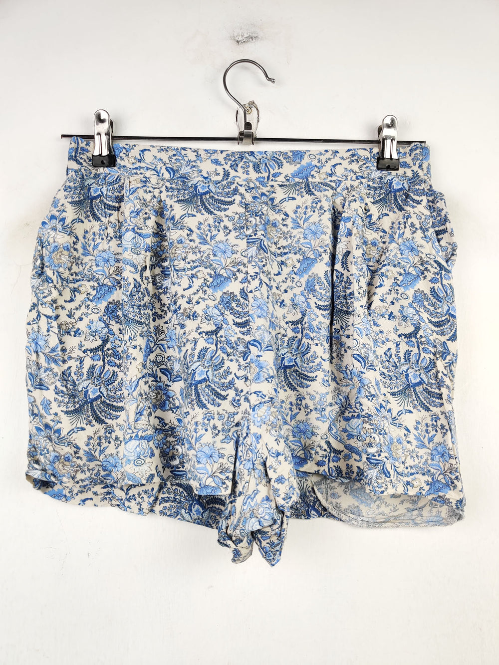 Buy online pre-used pre-loved 100% authentic & Original branded H&M (NL-1036) available in Pakistan. Top international brands avilable.