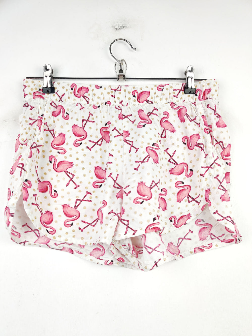 Buy online pre-used pre-loved 100% authentic & Original branded Unknown Brand (NL-1065) available in Pakistan. Top international brands avilable.