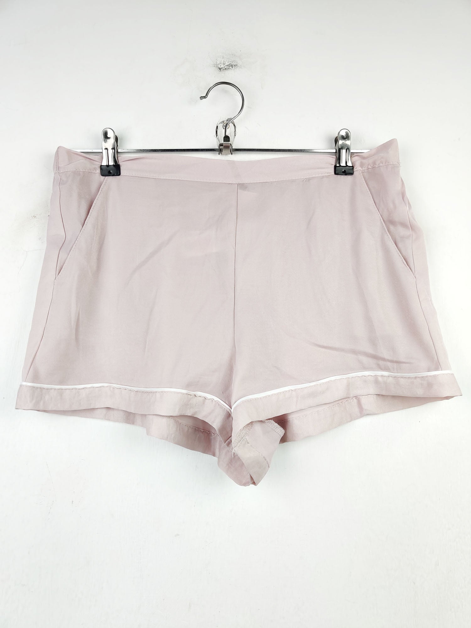 Buy online pre-used pre-loved 100% authentic & Original branded Love To Lounge (NL-1074) available in Pakistan. Top international brands avilable.