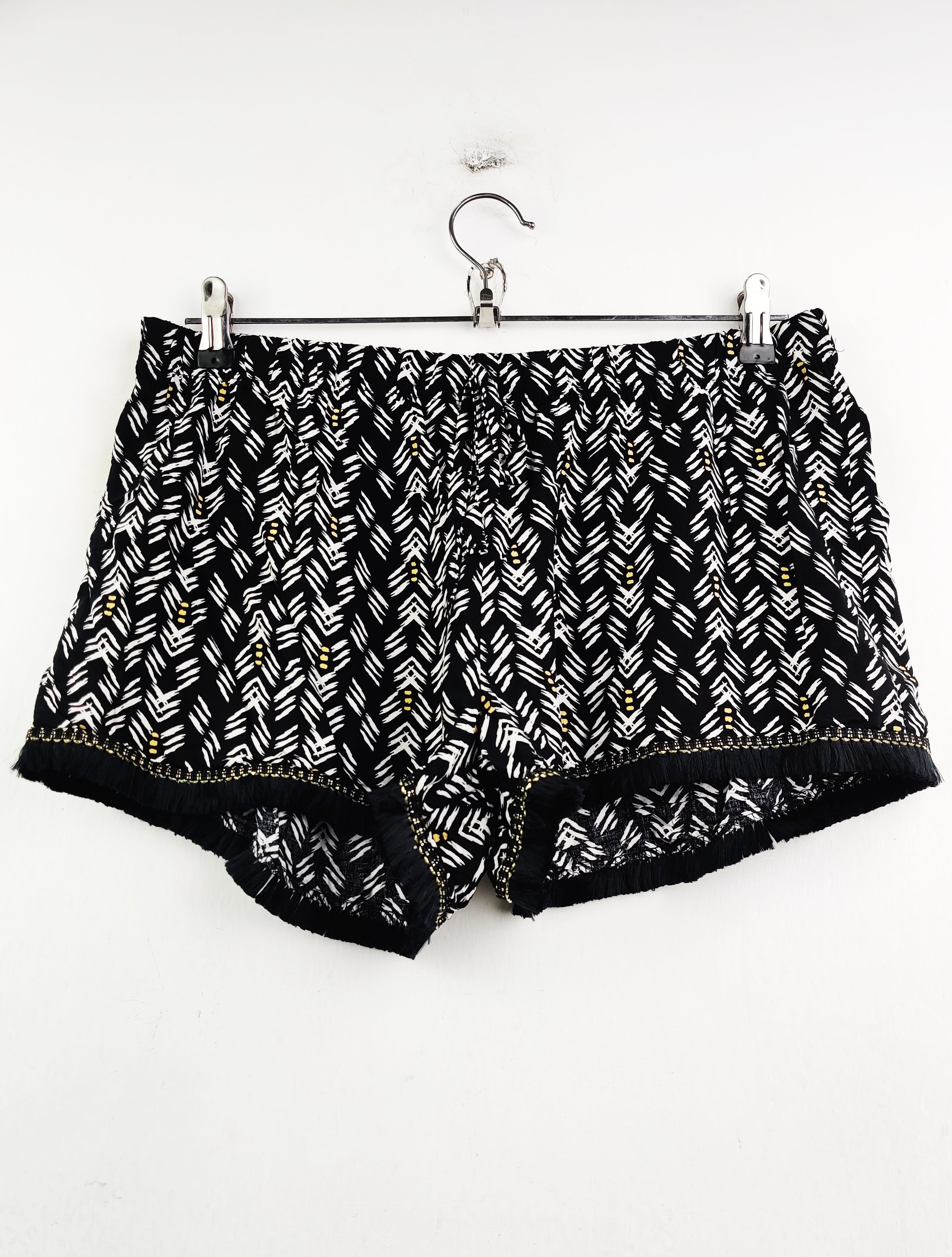 Buy online pre-used pre-loved 100% authentic & Original branded Love To Lounge (NL-1547) available in Pakistan. Top international brands avilable.