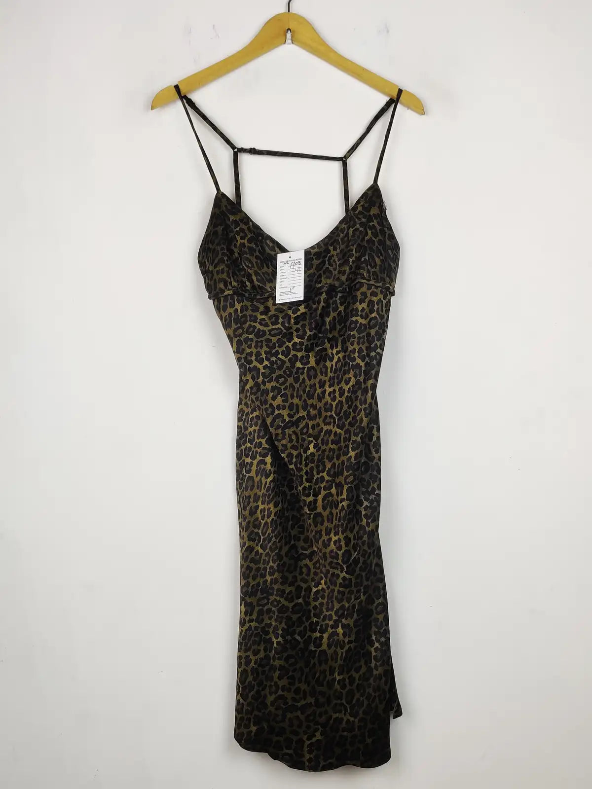 Buy online pre-used pre-loved 100% authentic & Original branded Primark (NL-1708) available in Pakistan. Top international brands avilable.